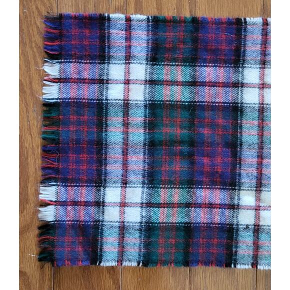 Ingles Buchan 100% Pure Wool Scarf Tartan Plaid Light Weight Made in Scotland - Picture 8 of 9